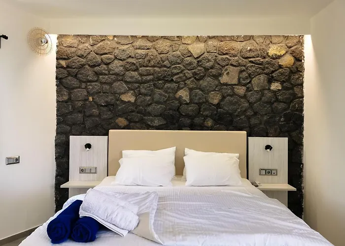 Noir Santorini