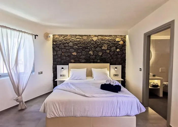 Noir Santorini