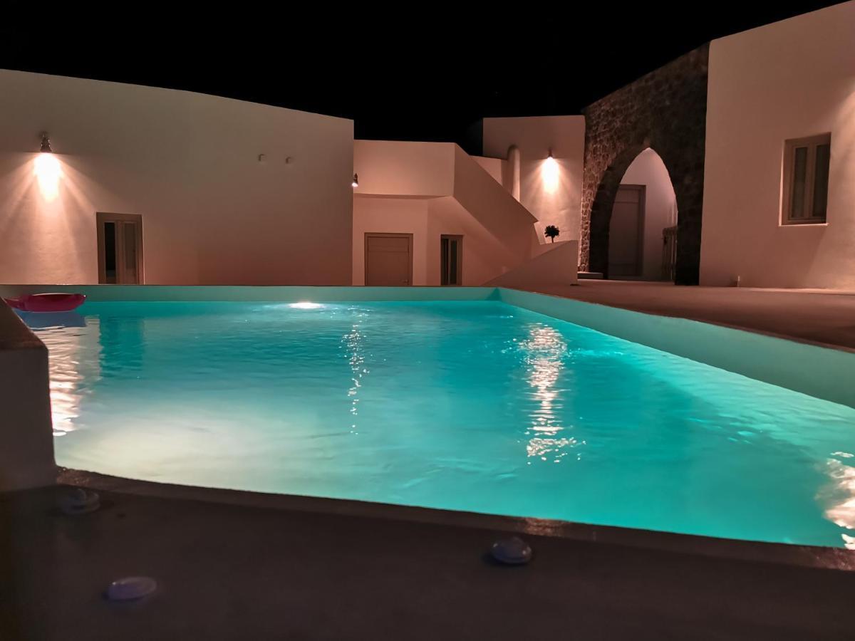 Kapsül Otel Noir Santorini Monolithos