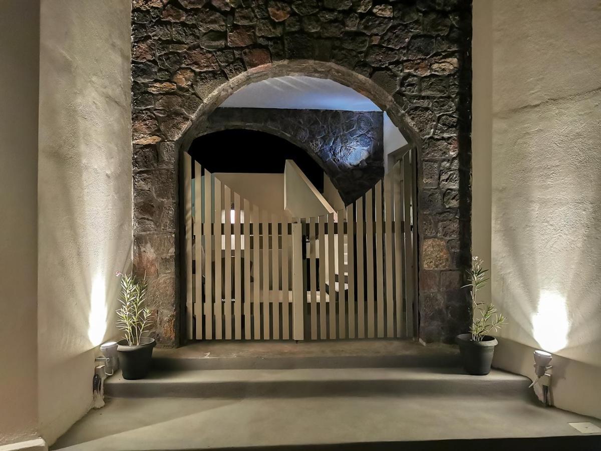 Kapsül Otel Noir Santorini