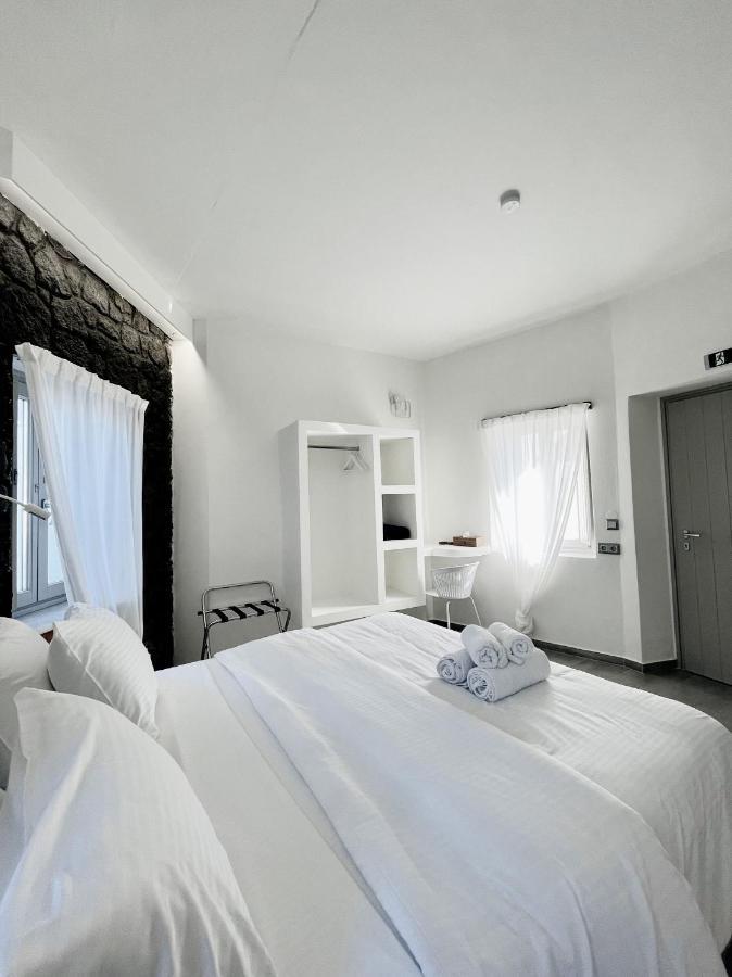 Kapsül Otel Noir Santorini *