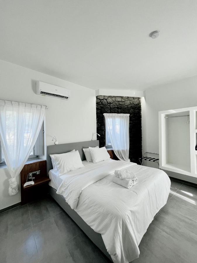 Noir Santorini