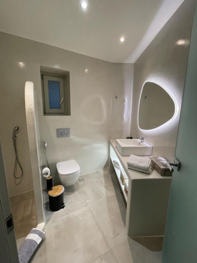 Kapsül Otel Noir Santorini Monolithos