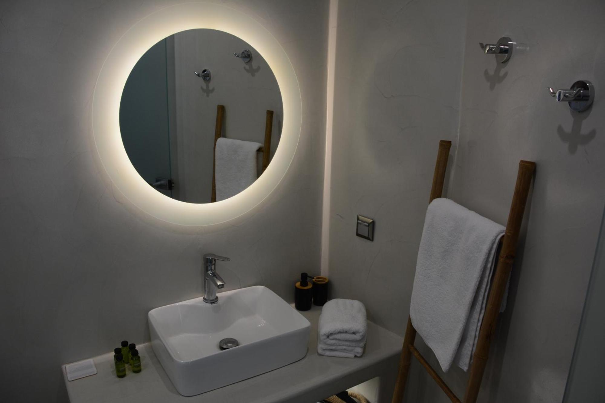 Kapsül Otel Noir Santorini